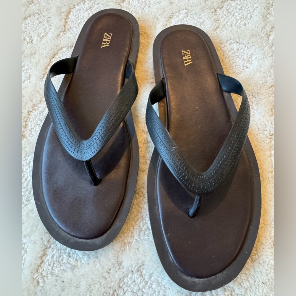 Zara Flat Rubberized Sandals / Flip Flops Size 38